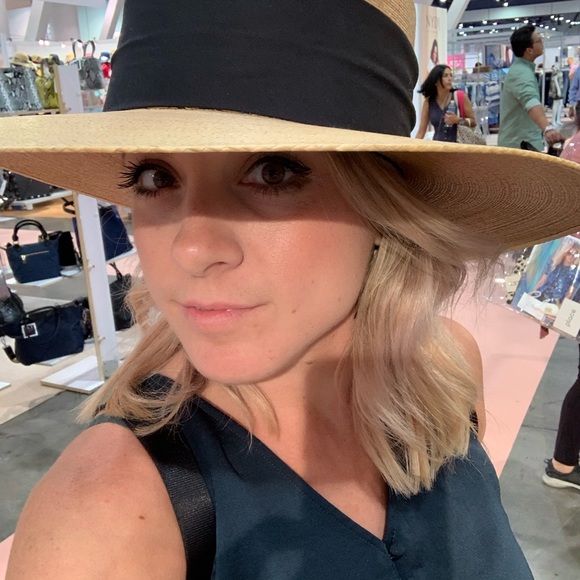 Meet your Posher, Ashlee - Picture 3 of 6